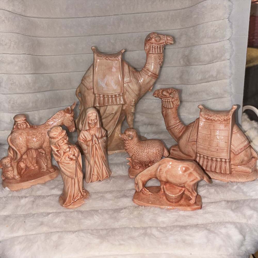 Vintage 1973 Byron Mold Pink Pearl Glaze 7-Pc Ceramic Nativity Set Mary Animals